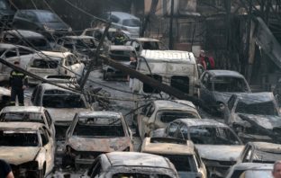 Το χρονικό της εθνικής τραγωδίας – Πώς η φωτιά έφθασε σε μιάμιση ώρα από την Πεντέλη στη θάλασσα