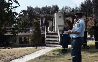 SZ: Ολοκληρωτική αποτυχία του κράτους σε μια από τις χειρότερες πυρκαγιές των τελευταίων 100 ετών στην Ευρώπη