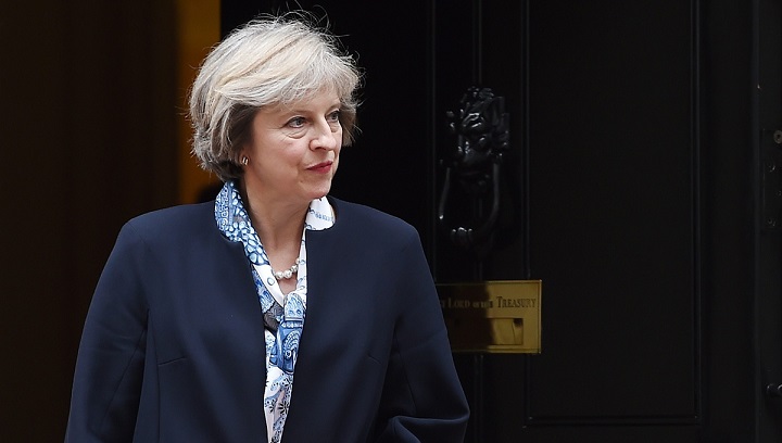 Η Μέι πάει το Brexit στη Βουλή για να αποφύγει ανταρσία