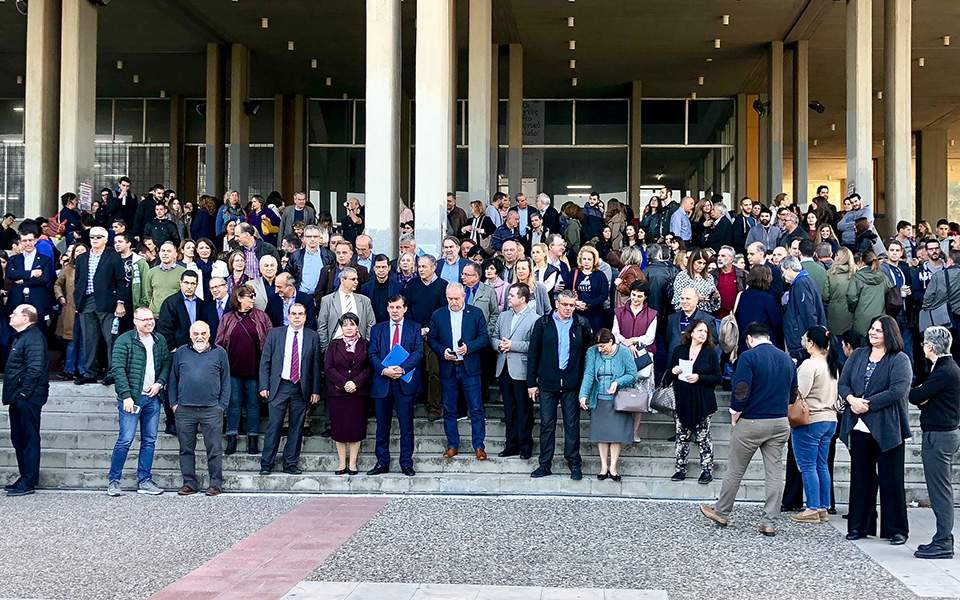 Ο Ρουβίκωνας επανακατέλαβε την αίθουσα 516 της Φιλοσοφικής