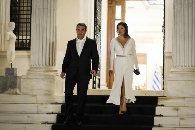 Εντυπωσιακή η Μπέτυ Μπαζιάνα στο δείπνο για τον Γερμανό πρόεδρο – Το post Τσίπρα (εικόνες)