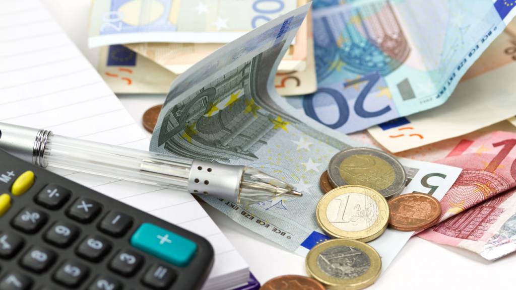 Το πρώτο 15νθήμερο του Νοεμβρίου ψηφίζεται η μείωση των ασφαλιστικών εισφορών