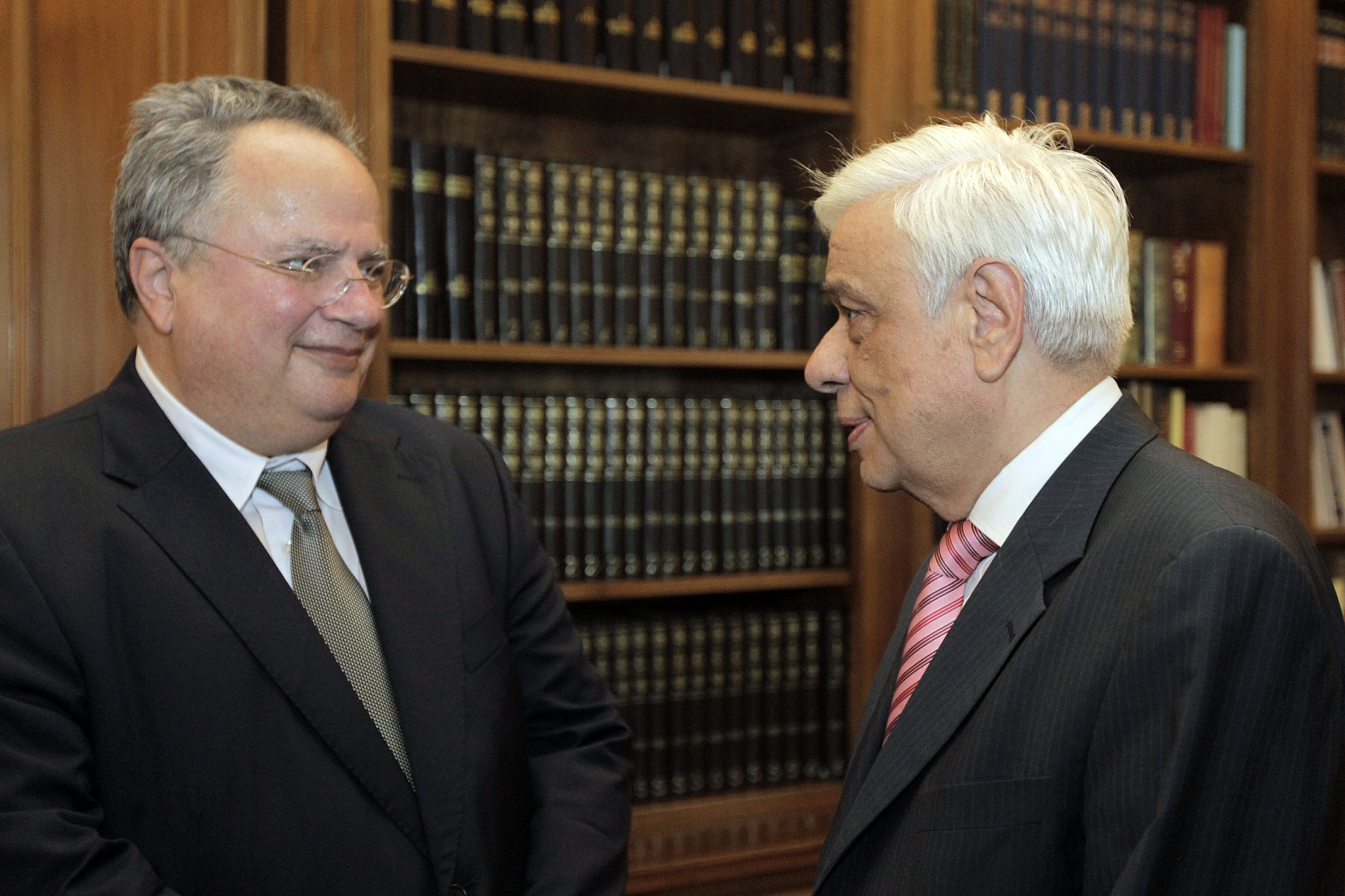 Ο Νίκος Κοτζιάς ενημέρωσε τον Προκόπη Παυλόπουλο και για τις εξελίξεις στην ΠΓΔΜ