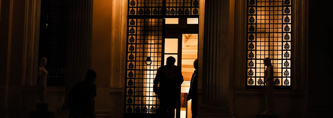 “Πιέσεις κερδοσκόπων” βλέπει το Μαξίμου- Έκτακτη σύσκεψη για το τραπεζικό “sell off”