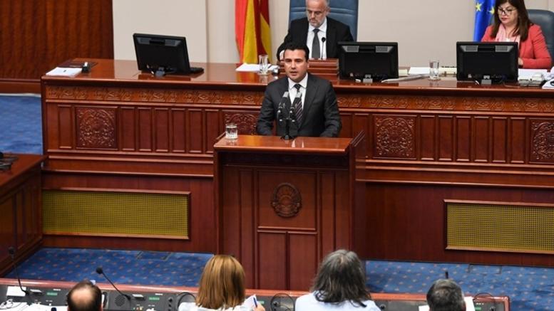 Σκόπια: Κορυφώνεται η “μάχη” στη Βουλή για τη Συμφωνία των Πρεσπών – Άλλους επτά βουλευτές χρειάζεται ο Ζάεφ