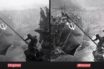 “Raising a Flag over the Reichstag”: Η κρυφή λεπτομέρεια που σβήστηκε από το ιστορικό καρέ