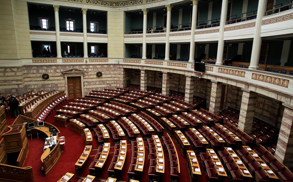 Σε θέσεις “μάχης” για τη Συνταγματική αναθεώρηση – Συγκλίσεις και διαφωνίες