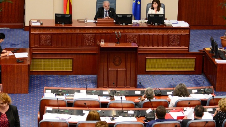 Σκόπια: Άρχισε η συζήτηση στη Βουλή για τη Συμφωνία των Πρεσπών