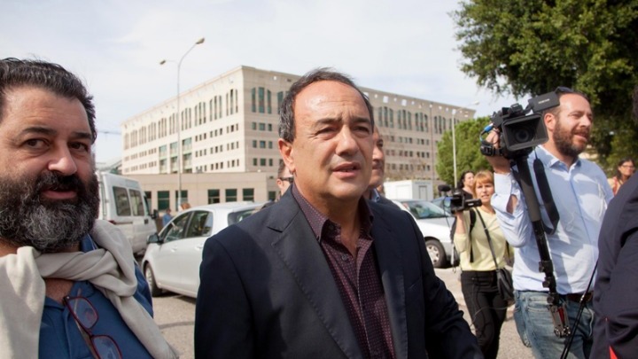 Εφετείο ήρε τον κατ’ οίκον περιορισμό στον πρώην Δήμαρχο του Ριάτσε, υπέρμαχο των προσφύγων
