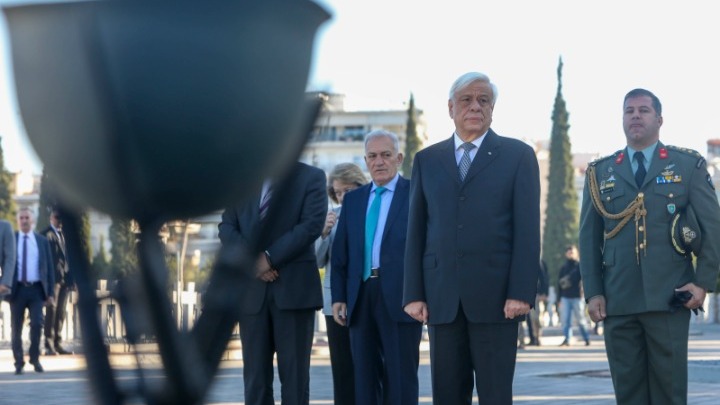 Παυλόπουλος: “Οι νεκροί στο Μακεδονικό Μέτωπο υπερασπίστηκαν την ελληνικότητα της Μακεδονίας και η θυσία τους θυμίζει το δικό μας χρέος”