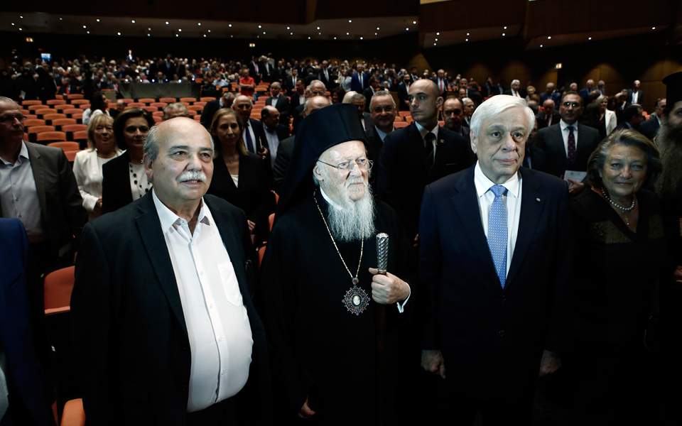 Προκόπης Παυλόπουλος: Κορυφαίος ο ρόλος σας στην προστασία του περιβάλλοντος – Η Βουλή βράβευσε τον “πράσινο” Βαρθολομαίο