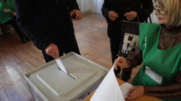 Εκλογές στη Γεωργία: Αμφίρροπη μάχη μεταξύ δύο φιλοδυτικών ηγετών