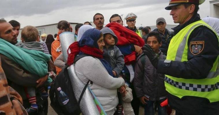 “Τετραγωνισμός του κύκλου” το προσφυγικό- Πρέπει να μετακινηθούν 20.000 άνθρωποι σε 40 μέρες