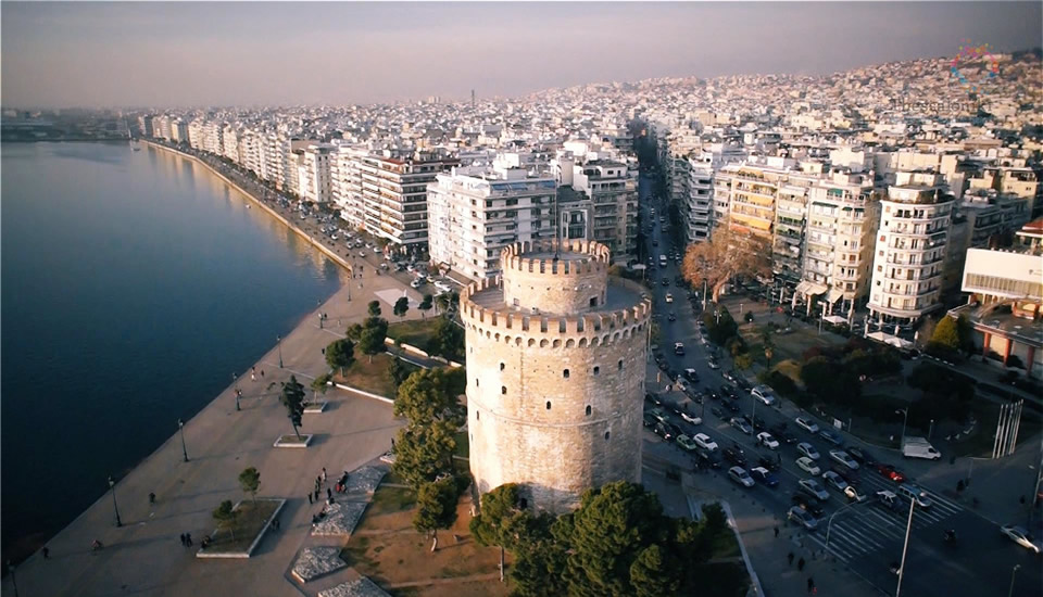 Θεσσαλονίκη: Ο… Ψωμιάδης μπερδεύει την τράπουλα στη “δεξιά πολυκατοικία”