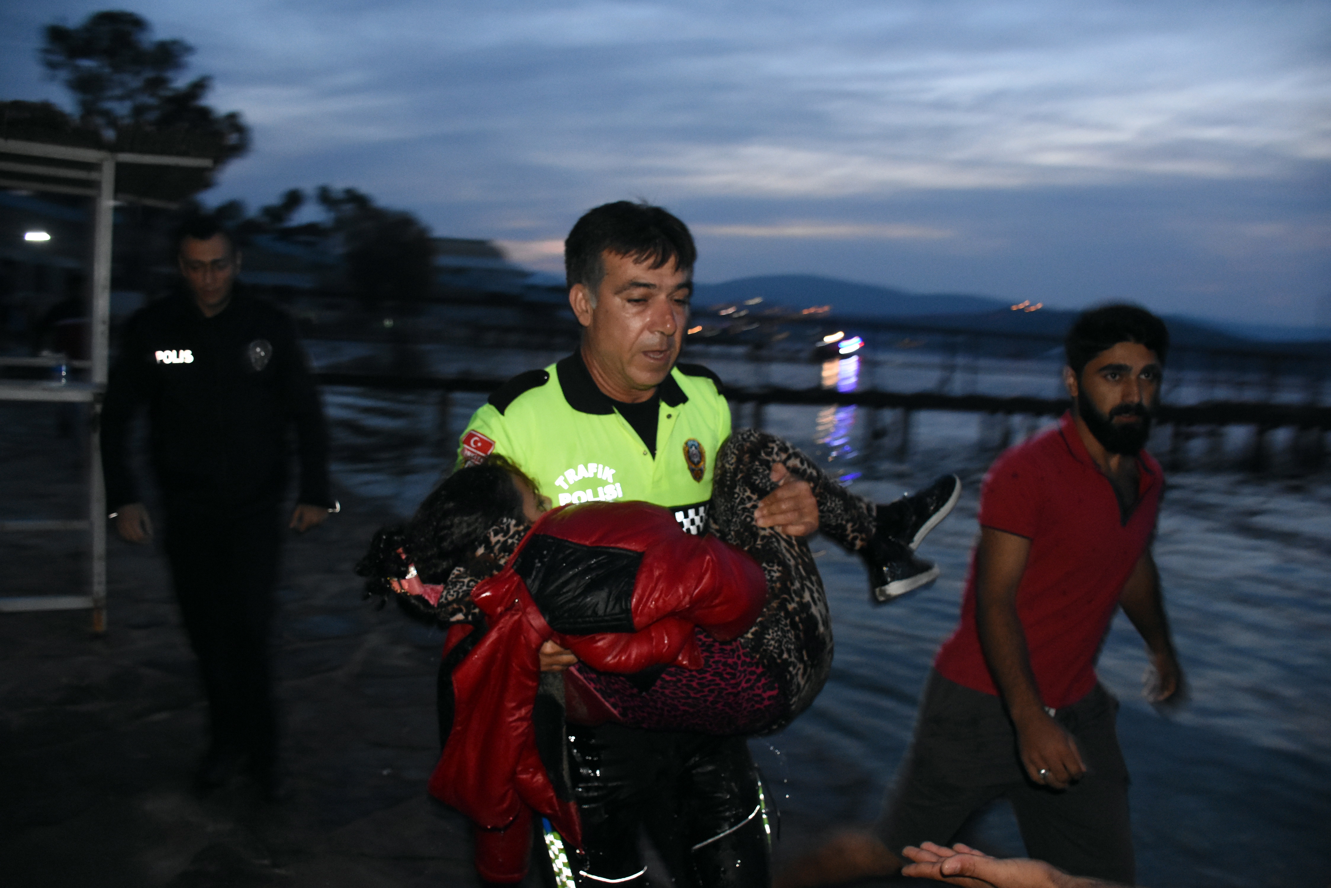 Ιορδανία: Χείμαρροι παρέσυραν λεωφορείο με μαθητές – Νεκροί 18 επιβαίνοντες (video)