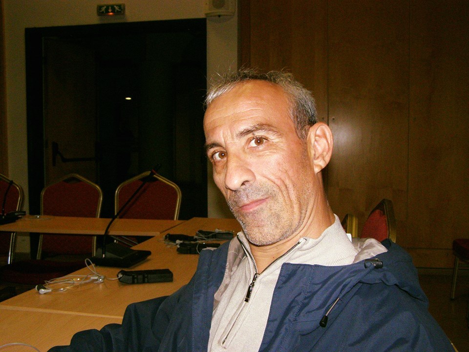 Αθώωσαν τον ταξιτζή που… πέταξε έξω από το ταξί του τον τετραπληγικό συγγραφέα Ανδρέα Κουζέλη!