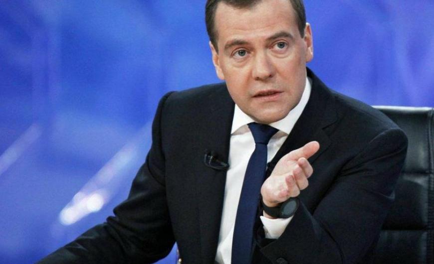 Μεντβέντεφ: Οι κυρώσεις κατά του ρωσικού τραπεζικού τομέα ισοδυναμούν με οικονομικό πόλεμο
