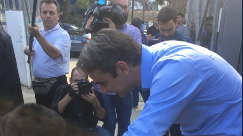 Μητσοτάκης: Πρέπει να αποσυμφορηθούν τα νησιά του Βορείου Αιγαίου – Αυτοψία στο hot spot προσφύγων της Σάμου