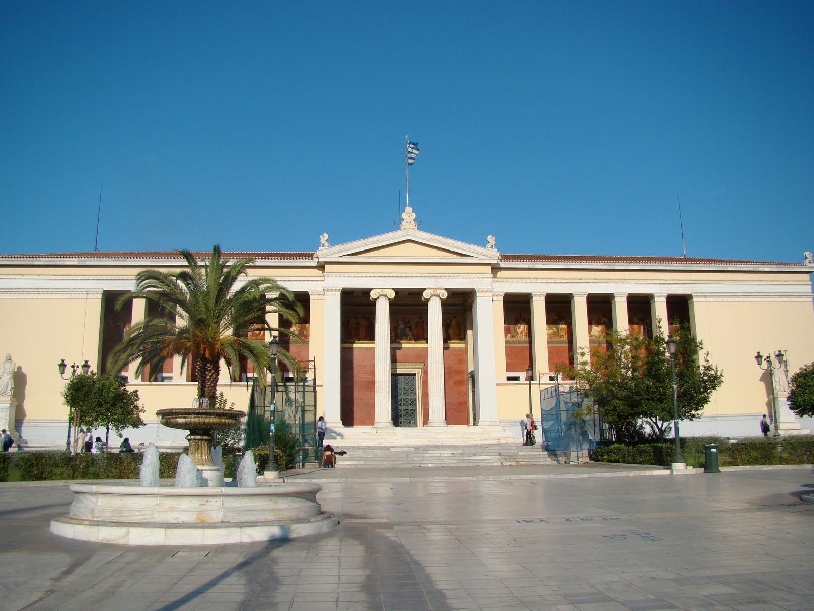 Πανεπιστήμιο Αθηνών: Να αποχωρήσει ο “Ρουβίκωνας” από τη Φιλοσοφική
