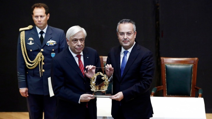 Παυλόπουλος: Η Δημοκρατία κινδυνεύει από την δικτατορία των μετρίων και της μετριότητας!