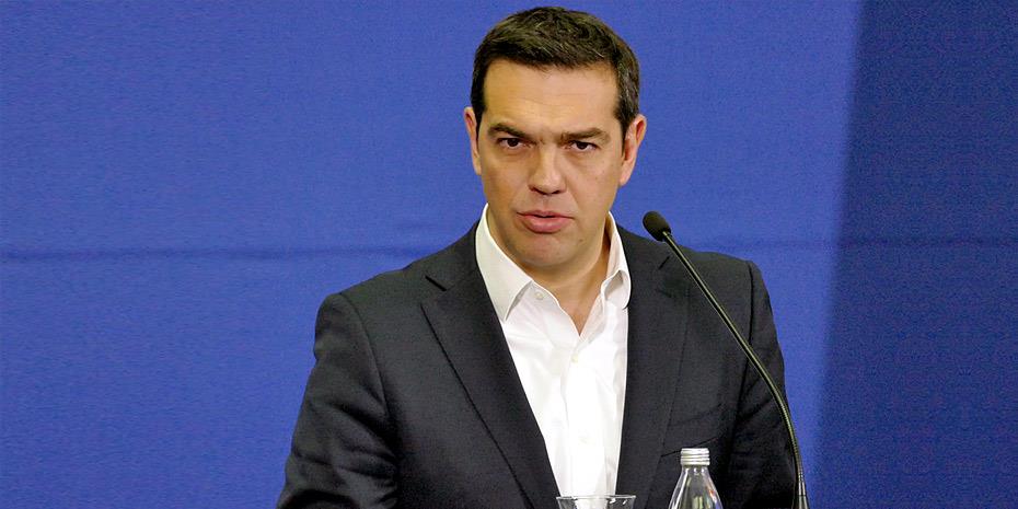 Bloomberg: Η μη περικοπή των συντάξεων σημαντική νίκη για τον Αλέξη Τσίπρα
