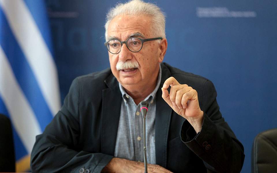 Γαβρόγλου: Η κυβέρνηση δεν βάζει κάτω από το χαλί ιστορικές εκκρεμότητες