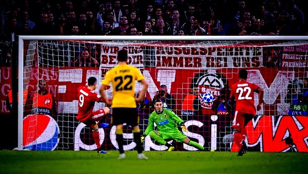 Champions League: Το επεισόδιο Χούλτ – Τσόσιτς στο 2-0 της Μπάγερν επί της ΑΕΚ – Κορυφαίος ο Μπάρκας (video)