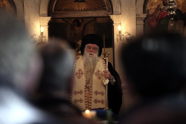 Αμβρόσιος ως άλλος Χριστόδουλος προς Έλληνες ορθόδοξους ιερείς: Πάρτε τα Λάβαρα