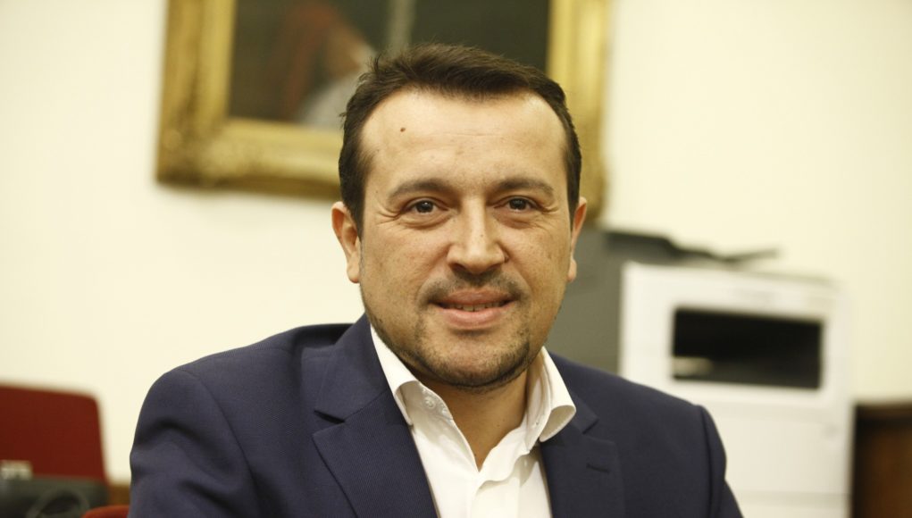 Το tweet Παππά για το πρωτοσέλιδο στο ΘΕΜΑ