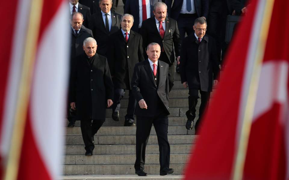 Ερντογάν για Αν. Μεσόγειο: Μην μας ζορίζετε, μην μας στριμώχνετε