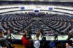 Εκατοντάδες βουλευτές και ευρωβουλευτές καλούν σε άρση της πατέντας εμβολίων