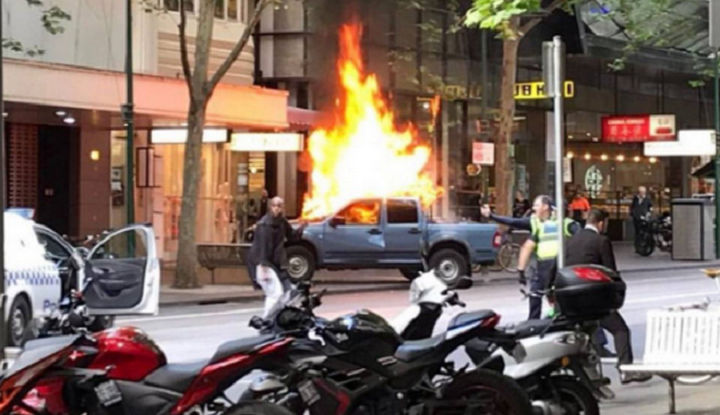 Η στιγμή της αιματηρής επίθεσης στη Μελβούρνη – Ο ISIS ανέλαβε την ευθύνη (video)
