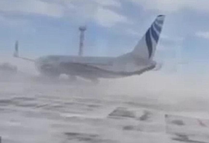 Αναγκαστική προσγείωση Boeing 737 με 166 επιβαίνοντες