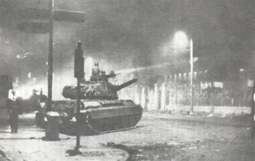 Η εξομολόγηση του οδηγού του τανκ στο Πολυτεχνείο: Ντρέπομαι γι αυτό που ήμουν