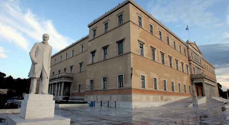 Συνταγματική Αναθεώρηση: Δεσμεύει ή όχι την επόμενη Βουλή;