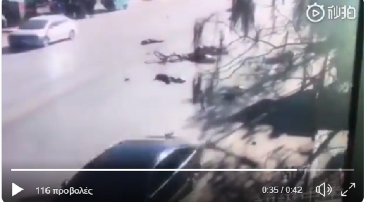 Βίντεο σοκ: Αυτοκίνητο παρασύρει μικρούς μαθητές την ώρα που περνούν το δρόμο