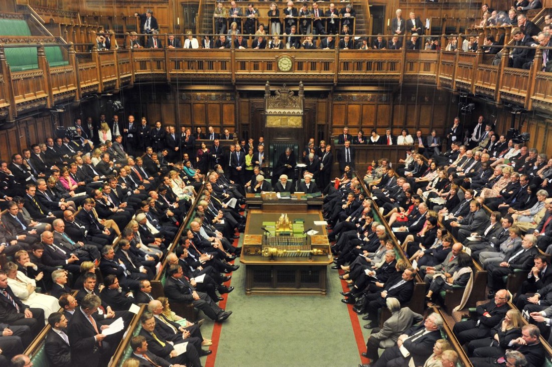 Βρετανία Brexit: Ραγδαίες εξελίξεις για Μέι – Συγκεντρώθηκαν οι υπογραφές για την πρόταση μομφής