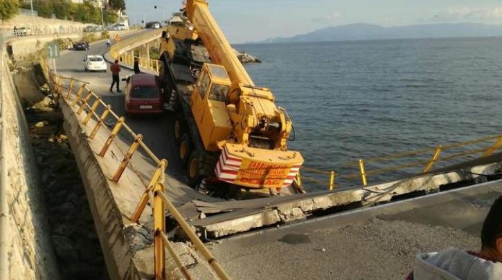 Καβάλα: Υποχώρησε γέφυρα κοντά στο παλαιό νοσοκομείο της πόλης (φωτογραφίες)