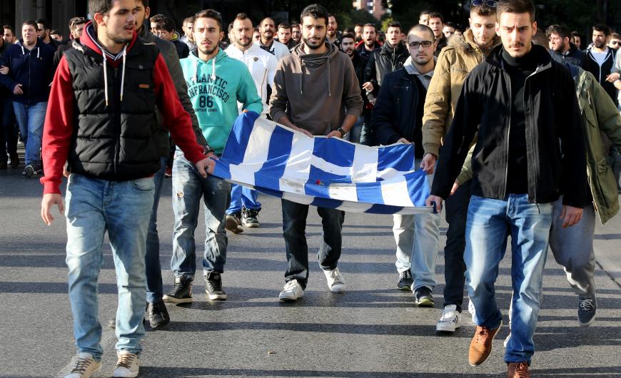 Ξεκίνησε η μεγάλη πορεία προς την αμερικανική πρεσβεία (video)