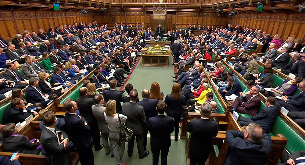 LIVE Η κρίσιμη ψηφοφορία επί της πρότασης μομφής για Μέι – Ο πολιτικός ελιγμός και οι πιθανοί διάδοχοι