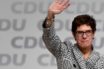 Άνεγκρετ Κραμπ-Καρενμπάουερ: Η εκλεκτή της Μέρκελ νέα πρόεδρος του CDU