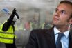 Γαλλία: Νόμος του κράτους τα μέτρα Μακρόν μετά τις αιματηρές διαδηλώσεις των “Κίτρινων Γιλέκων”