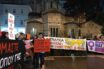 Σε εξέλιξη η διαδήλωση στην Καπνικαρέα για τη δολοφονία της 21χρονης Ελένης στη Ρόδο (εικόνες)