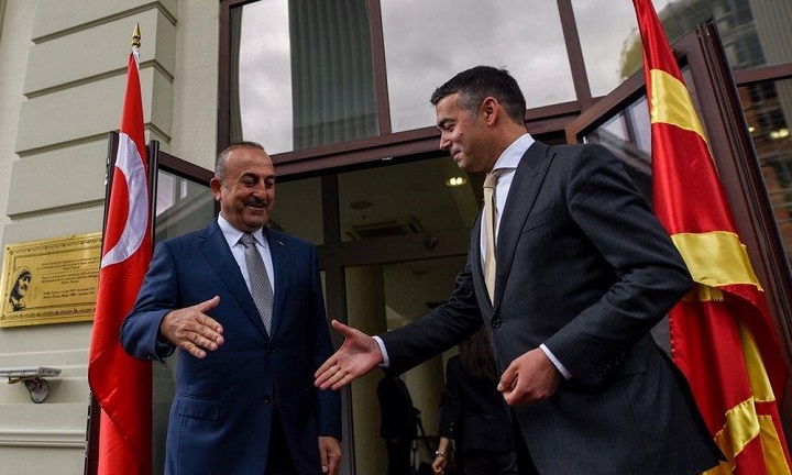 Συνάντηση Τσαβούσογλου με Ντιμιτρόφ: “Σας αναγνωρίζουμε με το συνταγματικό σας όνομα”