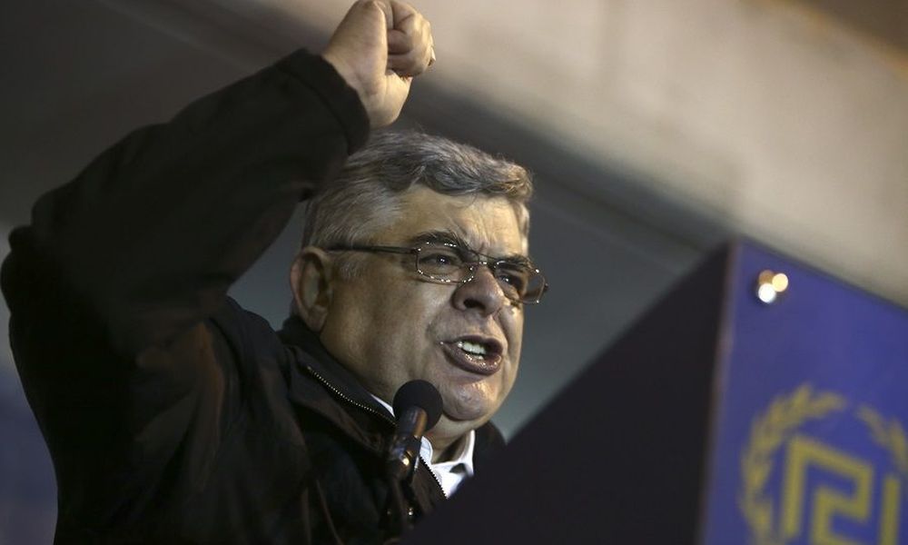 Ο Νίκος Μιχαλολιάκος χαιρετά ναζιστικά στο συλλαλητήριο κατά της Συμφωνίας των Πρεσπών (εικόνα)