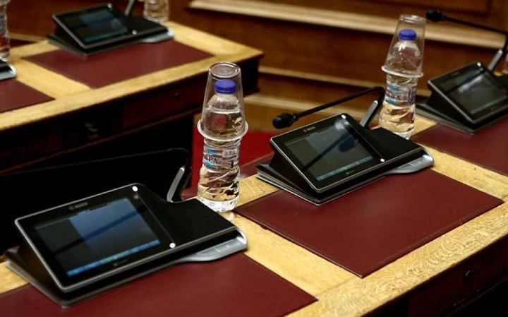 Βουλευτές της ΝΔ ψηφίζουν τα νομοσχέδια του ΣΥΡΙΖΑ – Τι συμβαίνει;