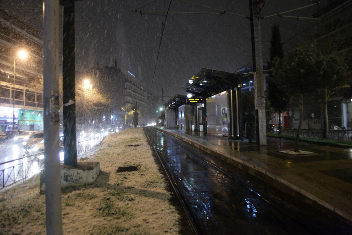 Τσουχτερό κρύο και χιόνια στα Βόρεια Προάστια