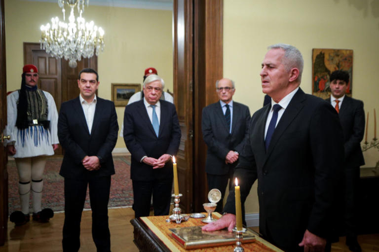 Δυσφορία σε Ένοπλες Δυνάμεις και εφοπλιστικούς κύκλους για την επίθεση Μητσοτάκη σε Αποστολάκη