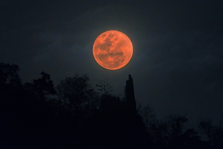 Super blood wolf moon: Ορατό τη Δευτέρα από την Ελλάδα το μοναδικό φαινόμενο