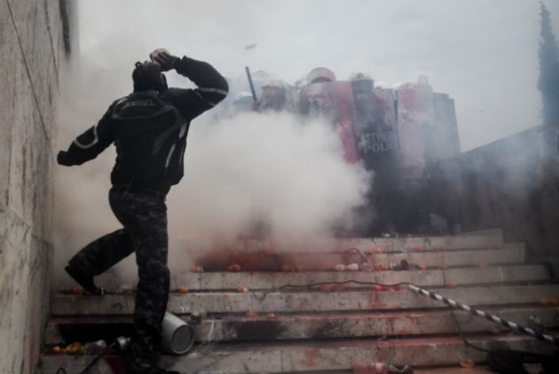 Η άποψη της Εφ. Συν: Κάλυψη ακόμη και στους φασίστες;